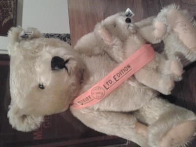 1981 Steiff mama and baby bear set