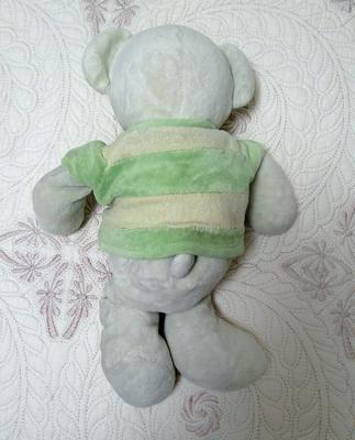 white bear back view
